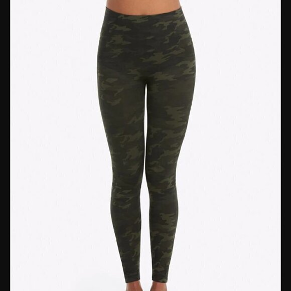 SPANX Look At Me Now Seamless Leggings in Green Camo sz 1X - Picture 1 of 6